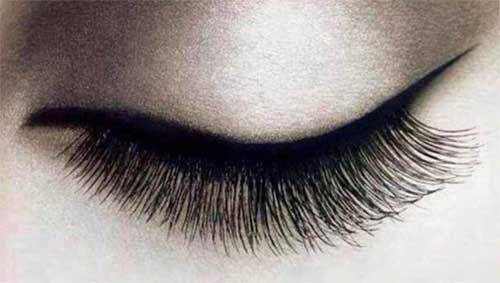 Exaggerated eyelashes Exaggerated eyelashes